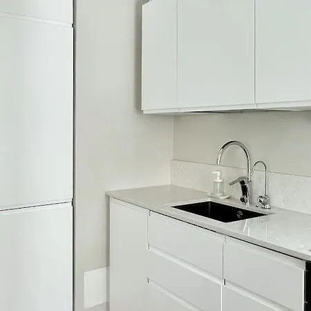 Moderni Asunto Alppilasta Apartamento Helsínquia